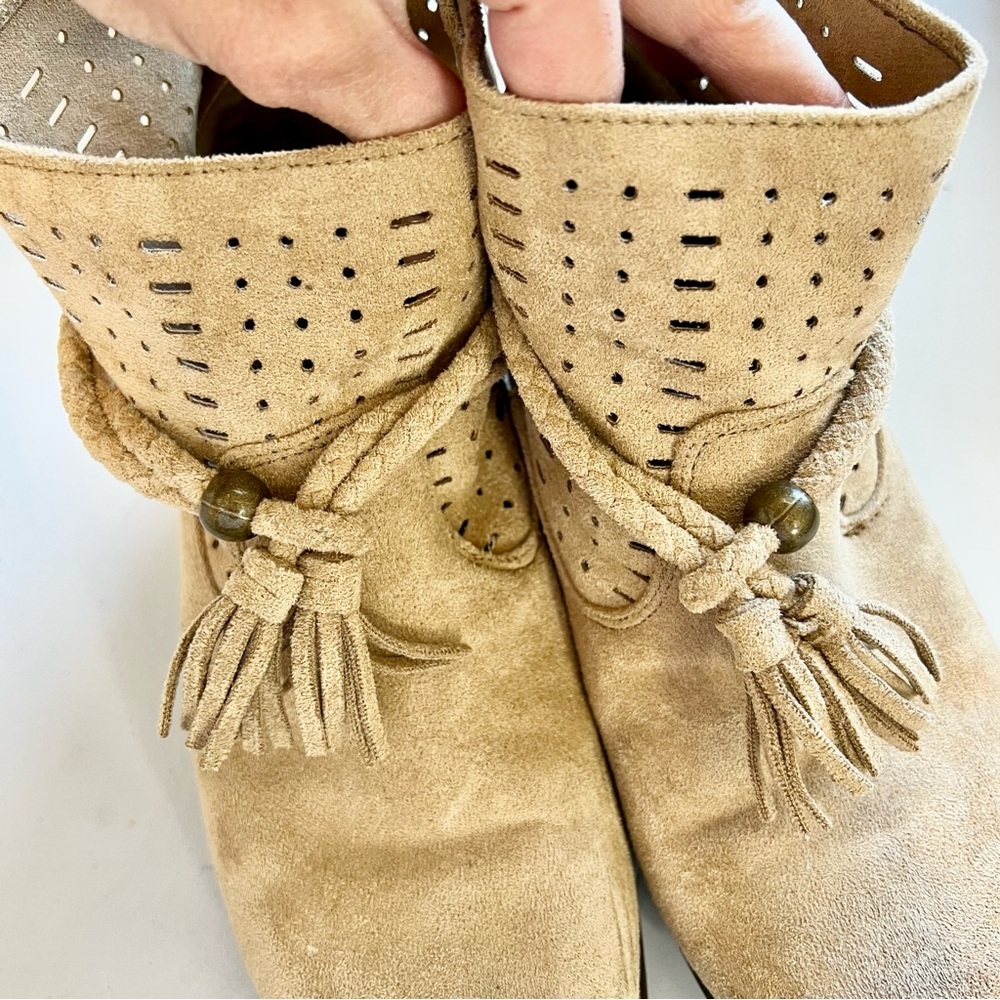 Billabong Beige Suede Ankle Boots with Tassels - Picture 12 of 12